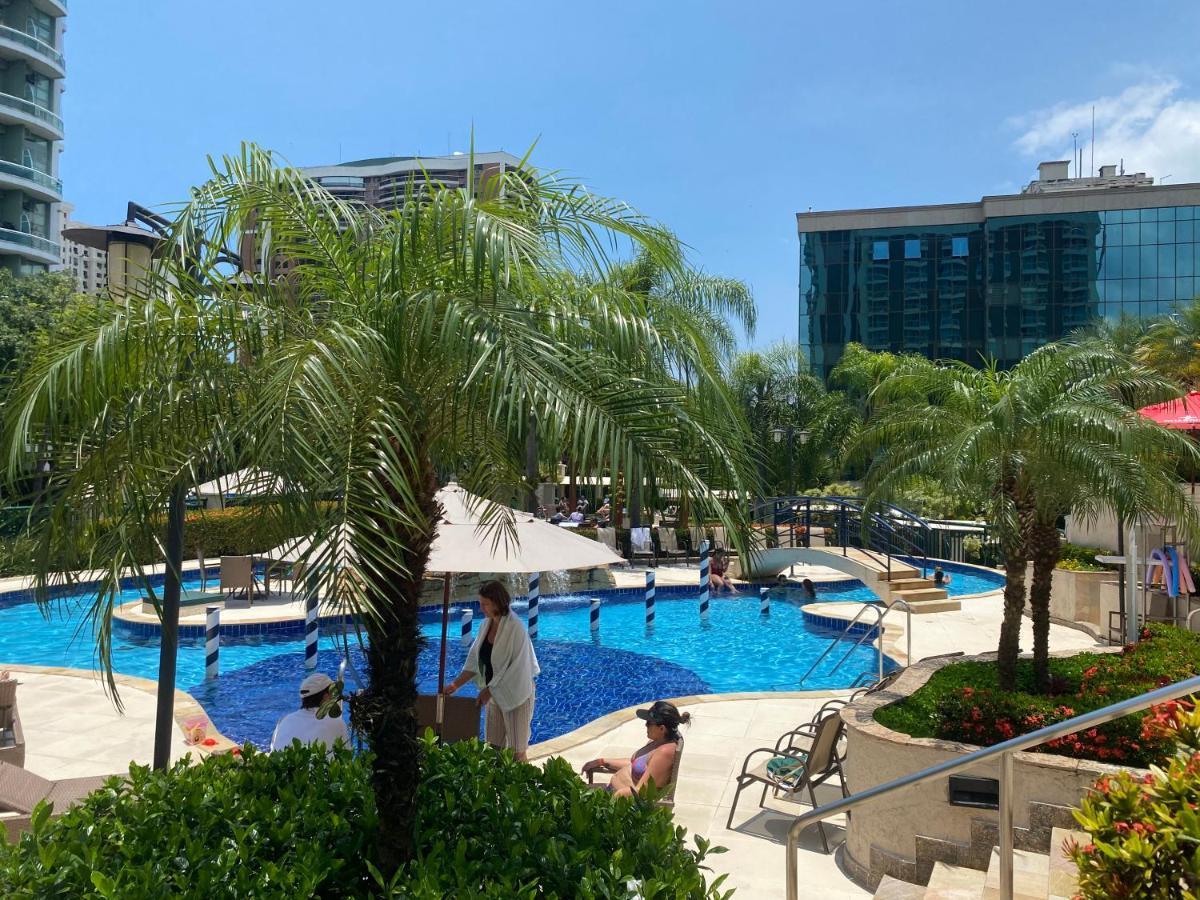 Flat Com Vista Panoramica -15- Na Barra Da Tijuca - Estacionamento Gratuito - Frigobar - Ar Condicionado - Piscina - Academia - Balsa Para Praia Gratis - Varanda - Vista Parcial Mar E Lagoa Rio de Janeiro Buitenkant foto
