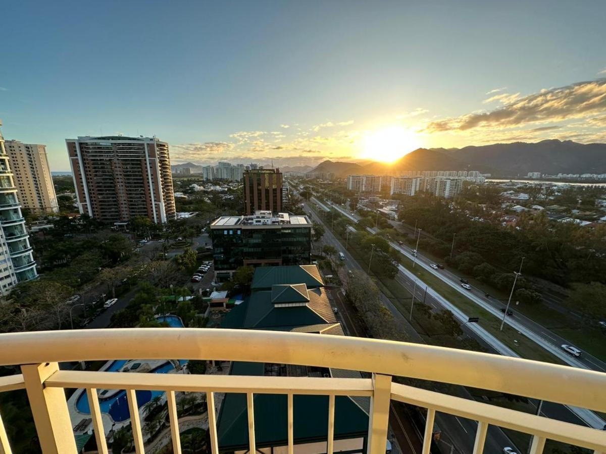 Flat Com Vista Panoramica -15- Na Barra Da Tijuca - Estacionamento Gratuito - Frigobar - Ar Condicionado - Piscina - Academia - Balsa Para Praia Gratis - Varanda - Vista Parcial Mar E Lagoa Rio de Janeiro Buitenkant foto