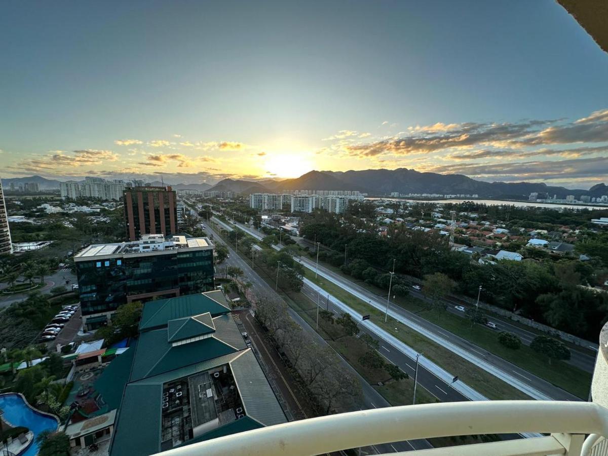 Flat Com Vista Panoramica -15- Na Barra Da Tijuca - Estacionamento Gratuito - Frigobar - Ar Condicionado - Piscina - Academia - Balsa Para Praia Gratis - Varanda - Vista Parcial Mar E Lagoa Rio de Janeiro Buitenkant foto