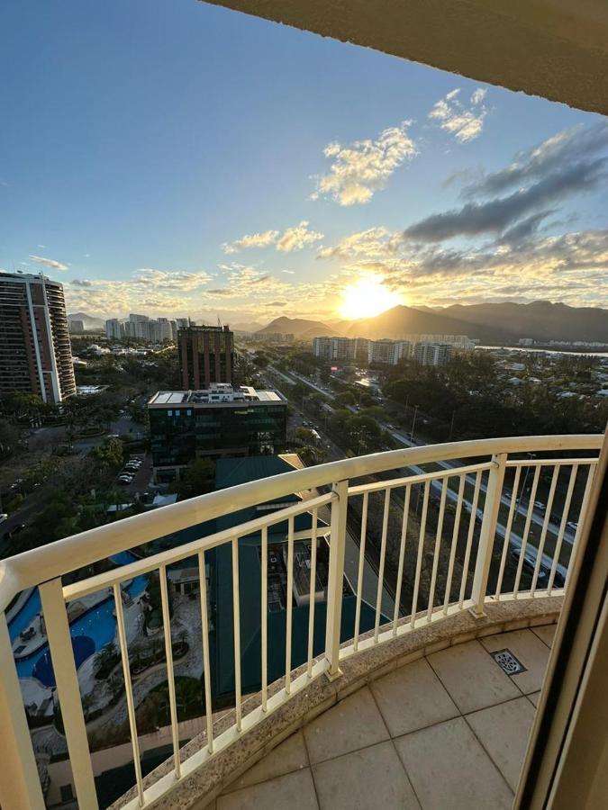 Flat Com Vista Panoramica -15- Na Barra Da Tijuca - Estacionamento Gratuito - Frigobar - Ar Condicionado - Piscina - Academia - Balsa Para Praia Gratis - Varanda - Vista Parcial Mar E Lagoa Rio de Janeiro Buitenkant foto