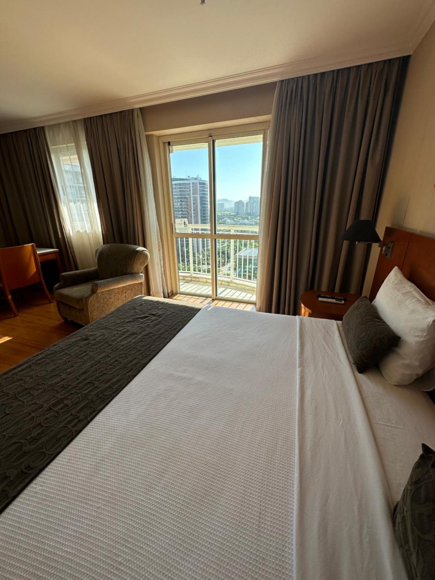 Flat Com Vista Panoramica -15- Na Barra Da Tijuca - Estacionamento Gratuito - Frigobar - Ar Condicionado - Piscina - Academia - Balsa Para Praia Gratis - Varanda - Vista Parcial Mar E Lagoa Rio de Janeiro Buitenkant foto
