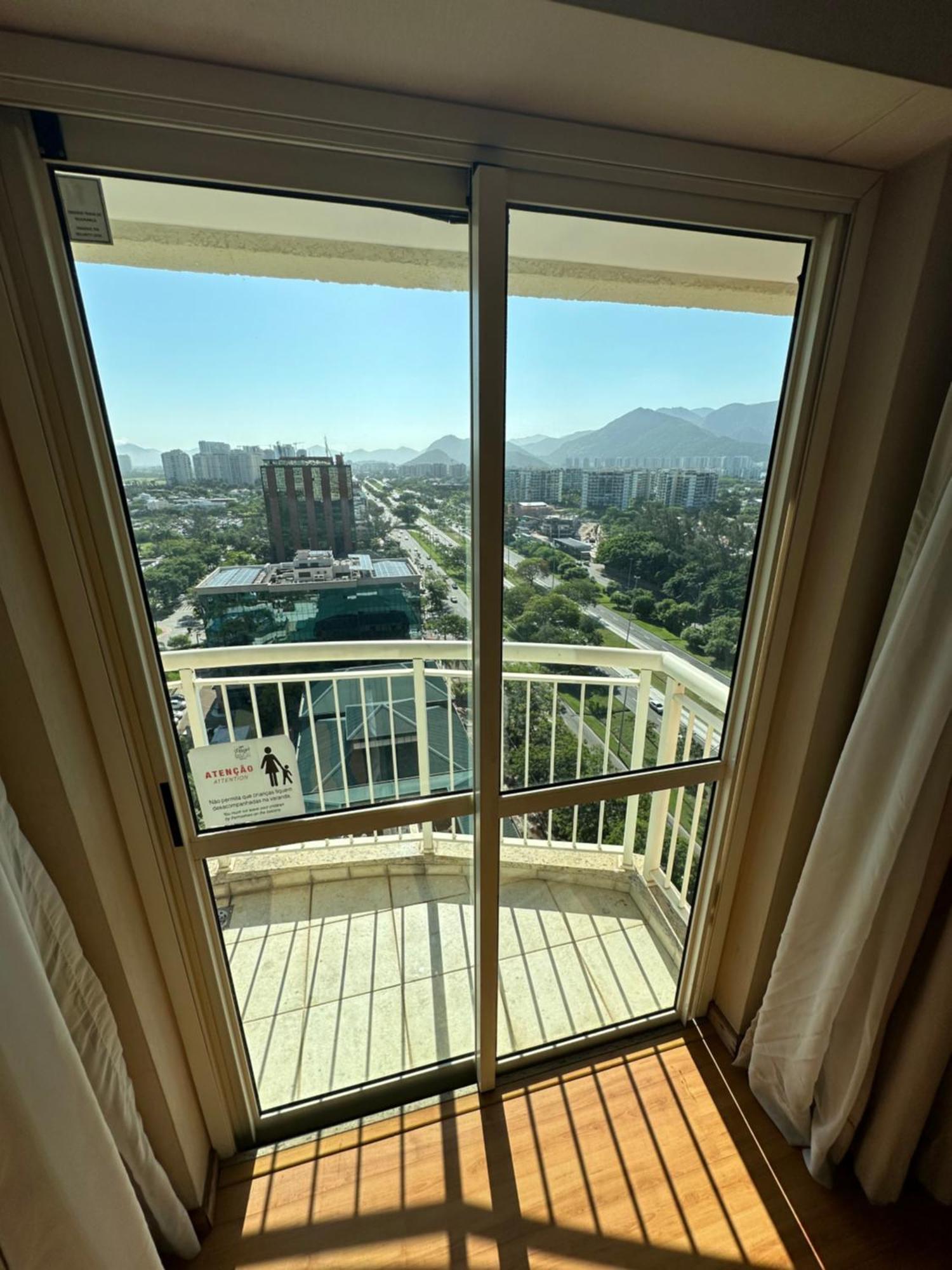 Flat Com Vista Panoramica -15- Na Barra Da Tijuca - Estacionamento Gratuito - Frigobar - Ar Condicionado - Piscina - Academia - Balsa Para Praia Gratis - Varanda - Vista Parcial Mar E Lagoa Rio de Janeiro Buitenkant foto