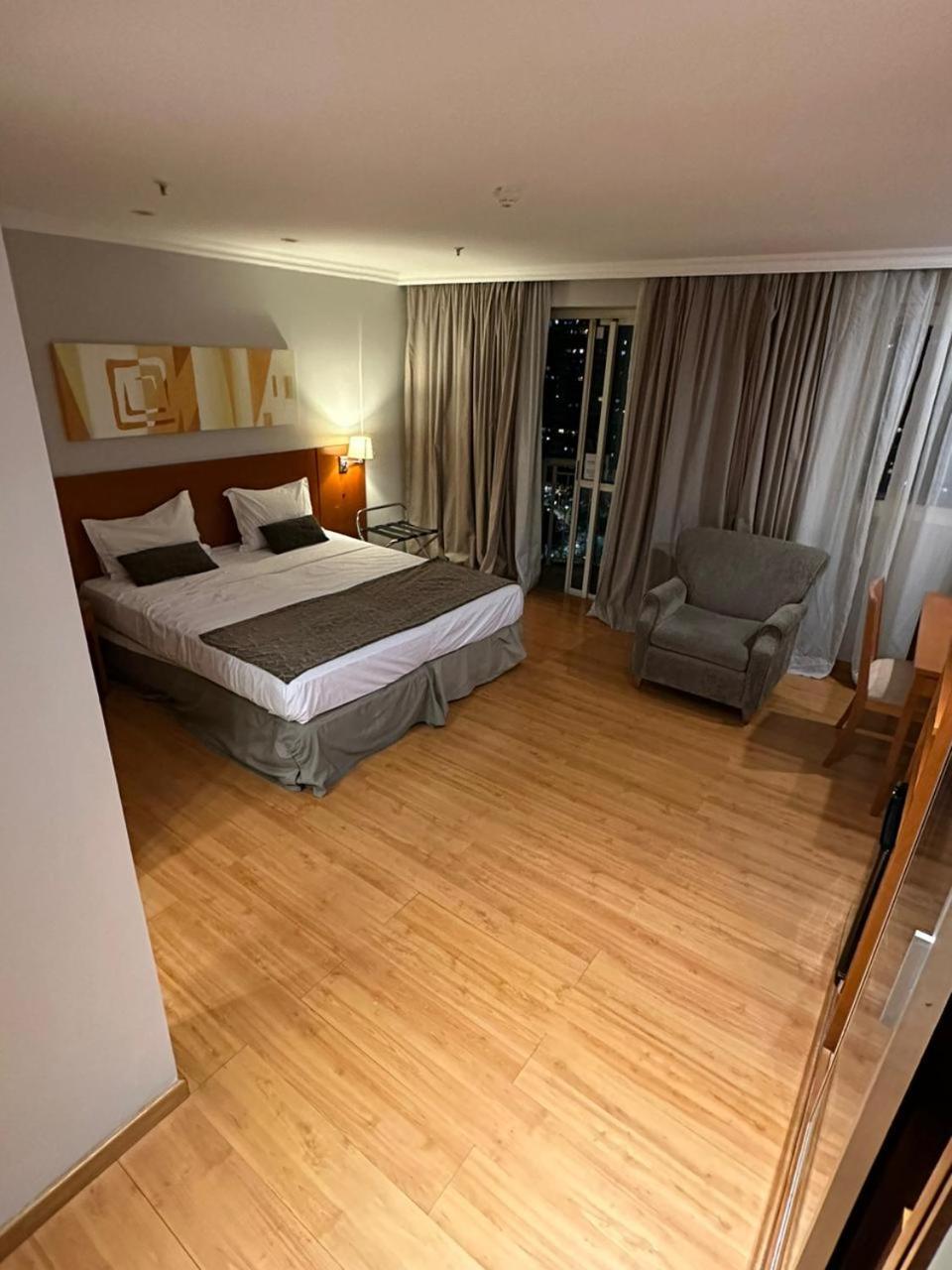 Flat Com Vista Panoramica -15- Na Barra Da Tijuca - Estacionamento Gratuito - Frigobar - Ar Condicionado - Piscina - Academia - Balsa Para Praia Gratis - Varanda - Vista Parcial Mar E Lagoa Rio de Janeiro Buitenkant foto