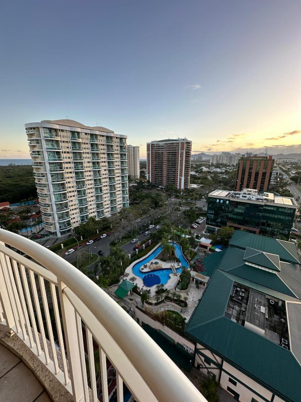Flat Com Vista Panoramica -15- Na Barra Da Tijuca - Estacionamento Gratuito - Frigobar - Ar Condicionado - Piscina - Academia - Balsa Para Praia Gratis - Varanda - Vista Parcial Mar E Lagoa Rio de Janeiro Buitenkant foto