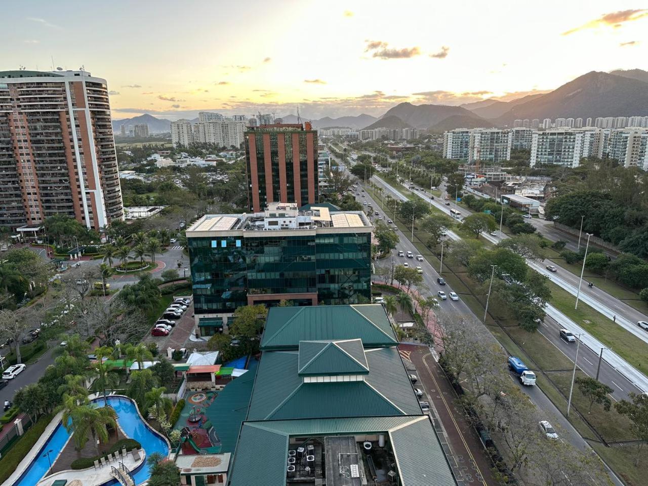 Flat Com Vista Panoramica -15- Na Barra Da Tijuca - Estacionamento Gratuito - Frigobar - Ar Condicionado - Piscina - Academia - Balsa Para Praia Gratis - Varanda - Vista Parcial Mar E Lagoa Rio de Janeiro Buitenkant foto