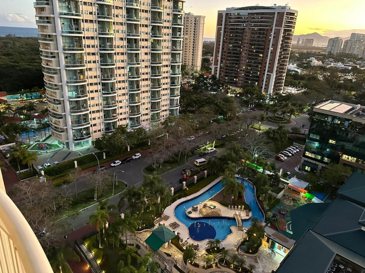 Flat Com Vista Panoramica -15- Na Barra Da Tijuca - Estacionamento Gratuito - Frigobar - Ar Condicionado - Piscina - Academia - Balsa Para Praia Gratis - Varanda - Vista Parcial Mar E Lagoa Rio de Janeiro Buitenkant foto